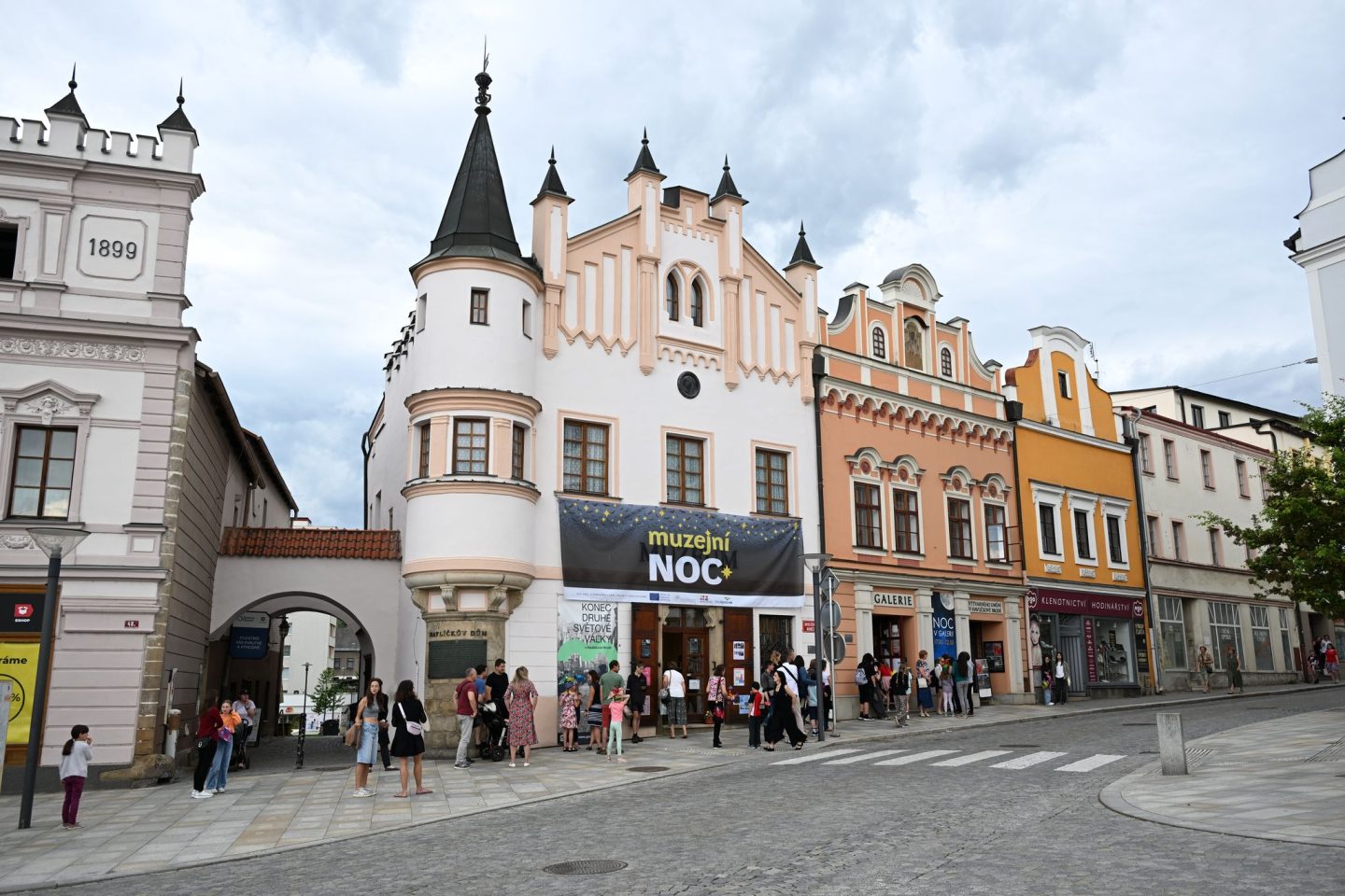 Noc v galerii a muzeu
