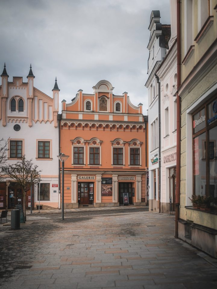 Beseda s autorem Karlem Blahnou a kurátorkou Danielou Růžičkovou, slavnostní ukončení výstavy Krajina jinak