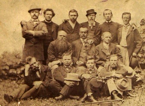 Václav Kabeláč (stojící vpravo) roku 1868